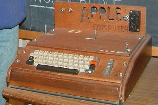 el primer apple que salio al mercado