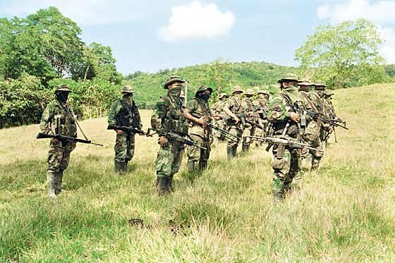 con paramilitarismo no habrá paz