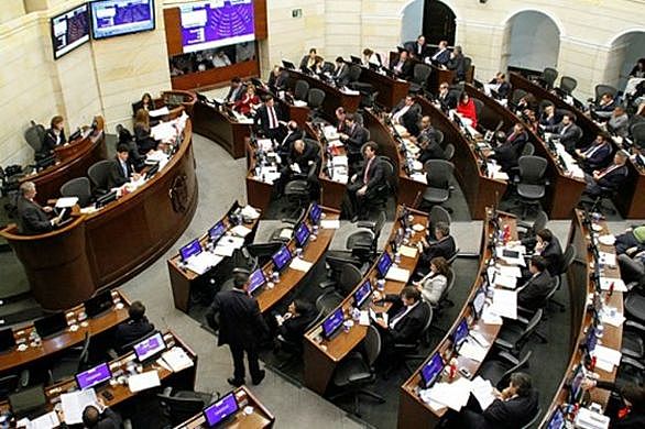 Aprueban participación del partido de las FARC en el Congreso de Colombia.