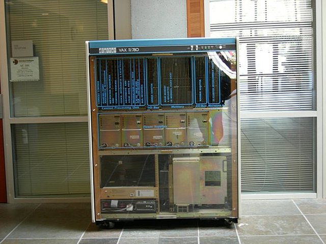 Primer ordenador con tolerancia a fallos.