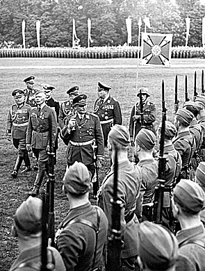 Adolf Hitler crea la Legión Cóndor para ayudar a los franquistas.