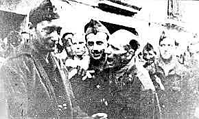 Franco promulga el día 19 el llamado Decreto de Unificación, por medio del cual crea una única formación política legal bajo su mando: FET y de las JONS.