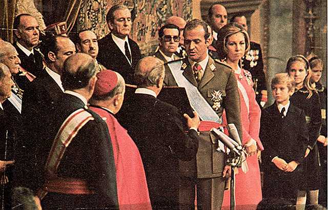 Proclamación de la Monarquía. Don Juan Carlos accede al trono.