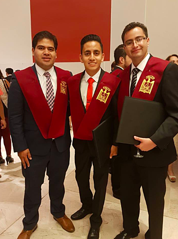 Finalizo estudios de licenciatura