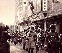 Japón invade Manchuria.
