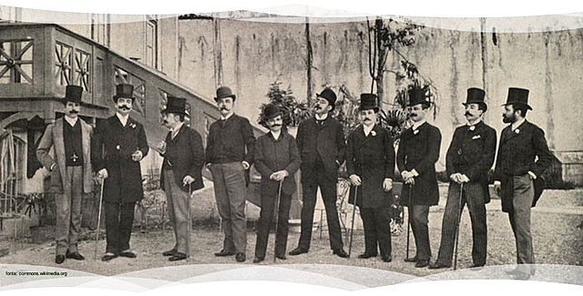 Participa nas Conferências do Casino ou Conferências Democráticas do Casino Lisbonense