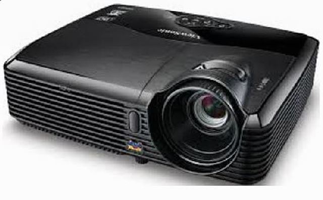 (1973) Invención del video beam