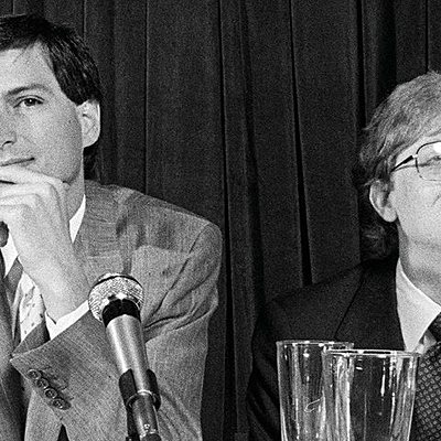 Timeline: Steve Jobs VS Bill Gates