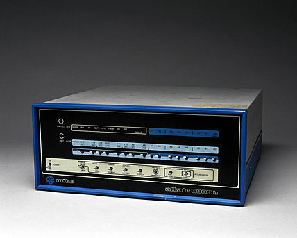 Aparece la computadora personal Altair 8800 b