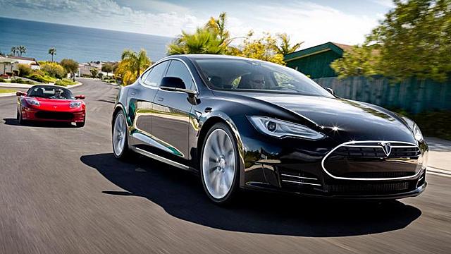 Primer auto electrico (Tesla Roadster)