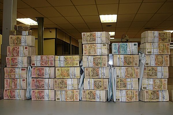 Integrantes do PT foram presos.