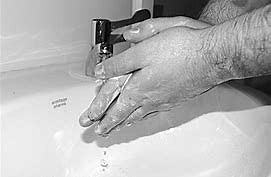 Oliver Wendell Homes demostró la contagiosidad de la fiebre puerperal