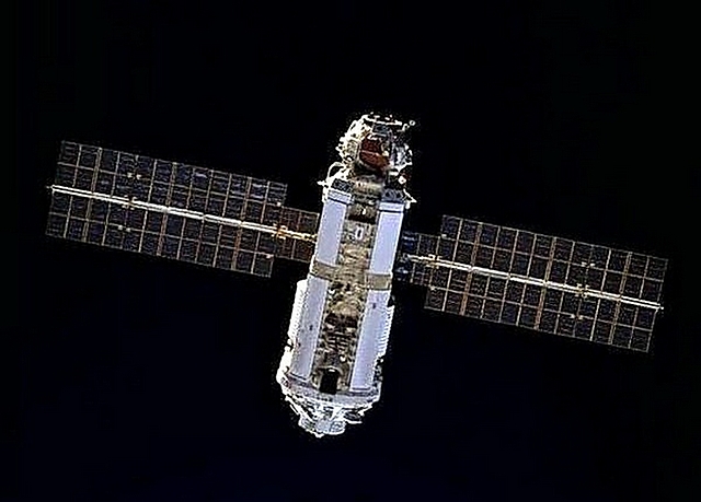 вывод на орбиту базового модуля орбитальной станции Мир