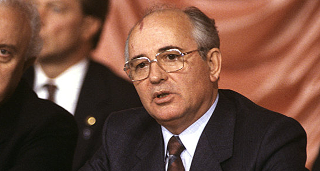 Dimisión de Gorbachov. (causas)