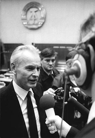 Hans Modrow: Neuer Ministerpräsident