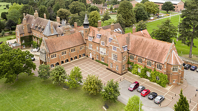 Yorke and his family settle in oxfordshire.