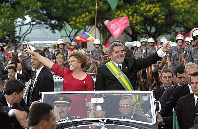Luiz Inácio Lula da Silva assume a presidência da República Federativa do Brasil.