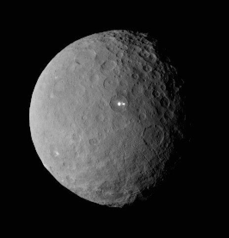 A sonda da NASA Dawn sobrevoa o planeta anão Ceres