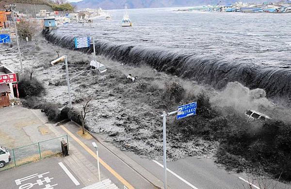 Tsunami varre o Sudeste da Ásia.