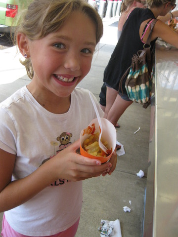 GENO'S STEAKS AND FRIES - WORTH THE WALK & WAIT!
