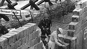 Construction of Berlin Wall