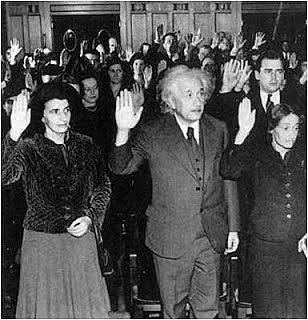 Se divorcia de Mileva, contrae matrimonio con Elsa, una prima suya