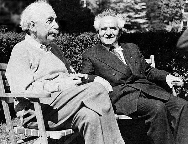 Carta a Roosevelt en la que le solicita emprender un programa de investigación sobre la bomba atómica