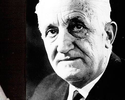 Arturo Umberto Illia asume como presidente