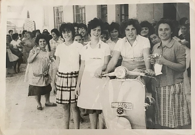 Con sus compañeras de trabajo en Valencia