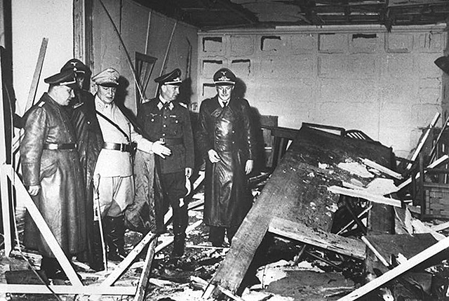 "Leute kampfen zurueck gegen Hitler"