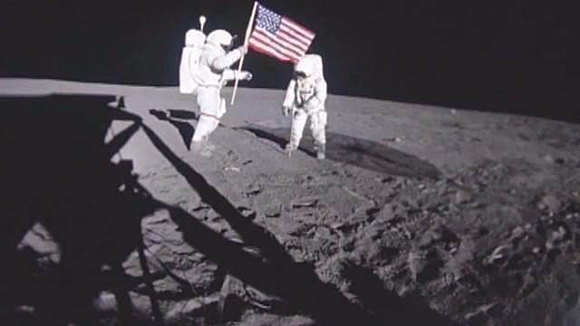 US astronauts land on the moon
