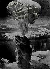 EEUU lanza la bomba atómica sobre Nagasaki