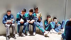 termina su primaria e ingresa a bachillerato