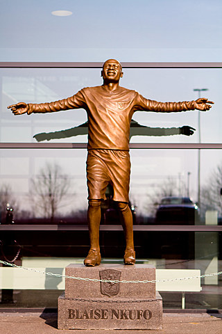 standbeeld Blaise Nkufo