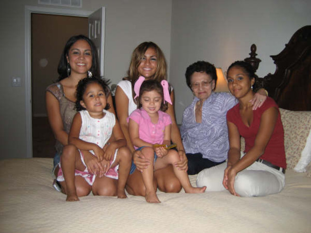 Abuela Julia comes to visit Yazzy and familia!!