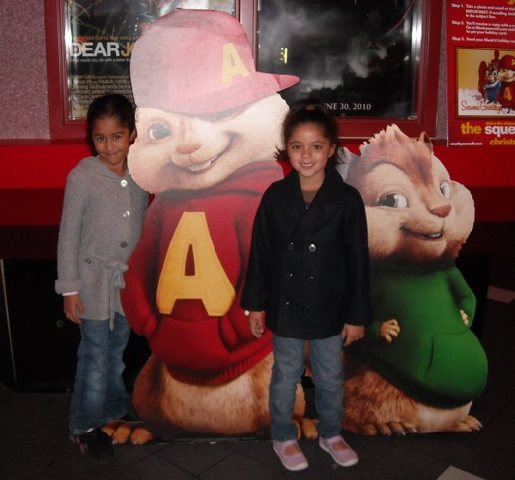 Yazmin and her cousin, Ariana, go to see Alvin and the Chipmunks!!