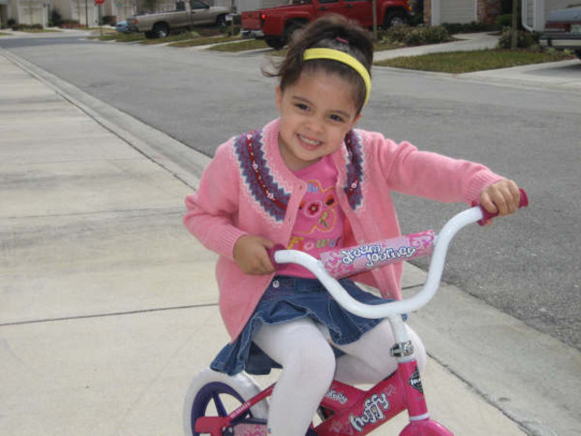 Yazzy learns to ride her bike with NO training wheels!!!!!!!!!!!!!