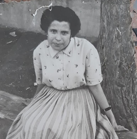 Treballa a un bar de Torrellano