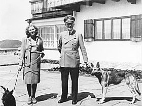 Hitler casa-se com Eva Braun