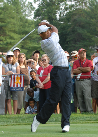 Tiger Woods shatters record!