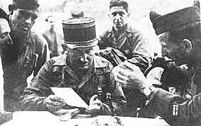 España pasa de no beligerante a "neutral" y solicita la repartición de la División Azul