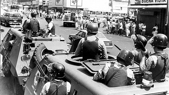 En Venezuela se perpetra un segundo intento de golpe de estado.