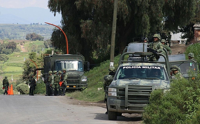 Confrontación entre fuerzas armadas y huachicoleros