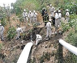 Derrame de hidrocarburos deja muertos y heridos.