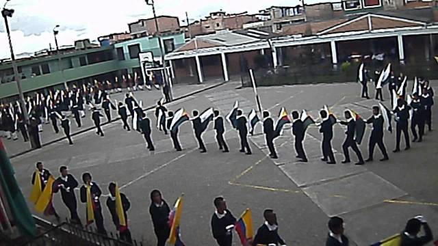 Entrega de banderas de grado once