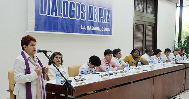 Reunión entre victimas y delegados.