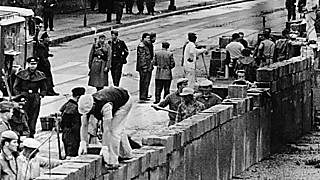 Construction of the Berlin wall