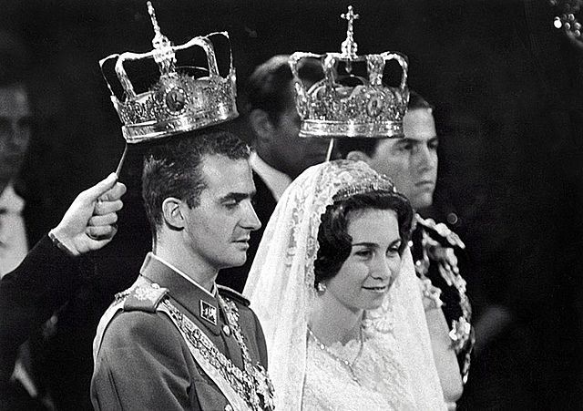 Se proclama Juan Carlos l Rey  de España