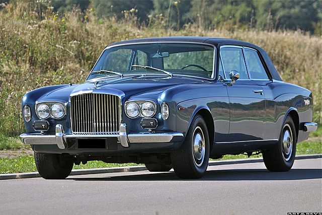 Bentley Corniche (1971—1984)