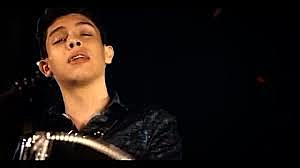 a que edad empezo a crear sus propias canciones